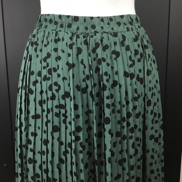 EASEL Green And Black Polka Dot Pleated Skirt Size Small - Picture 7 of 9